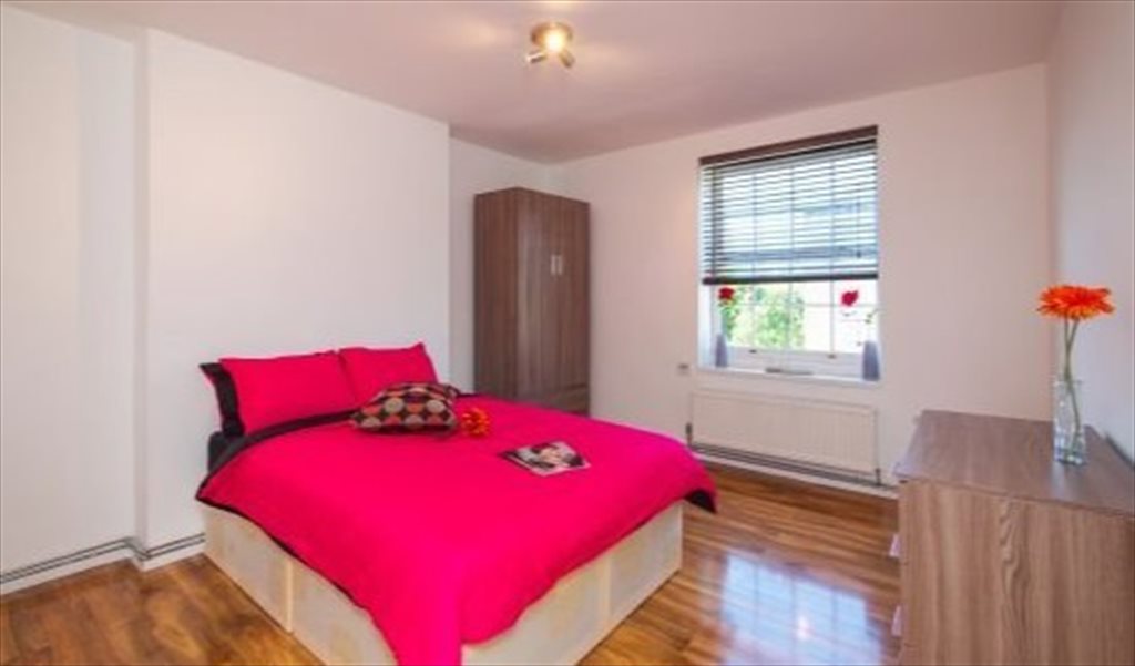 Room to rent in Bromley High Street, London Bromley By BowDouble room