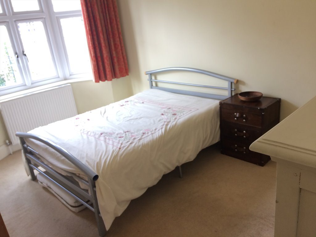 Room To Rent In Sidmouth Road London Bright Specious Room In A Quite Apartment 650