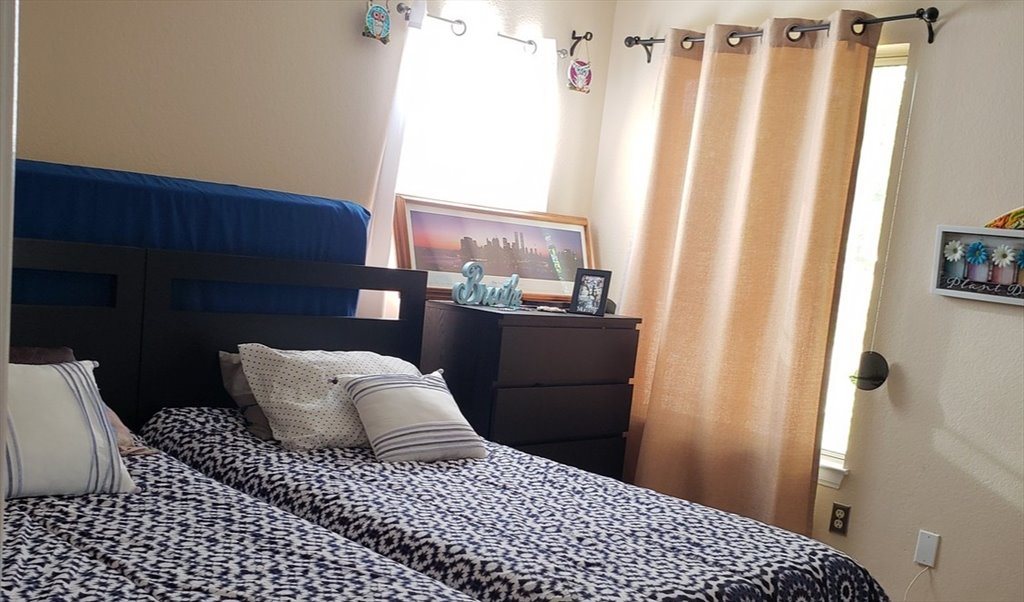 Room For Rent In Himalayan Court Santa Clarita Quiet Room In Private Home Roommate Wanted 950