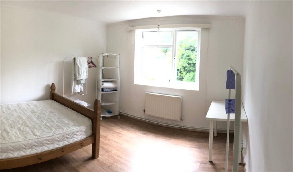 Room To Rent In Windsor Grove West Norwood Freshly Renovated Double Room Overlooking Some Gardens In A Bright And Airy Two Bedroom Flat 660