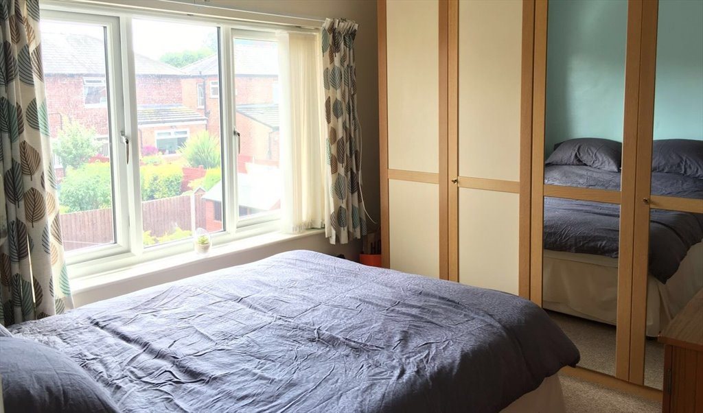 Room To Rent In Oakland Avenue Salford One Double Bed Room Available In 2 Bed House Salford 425