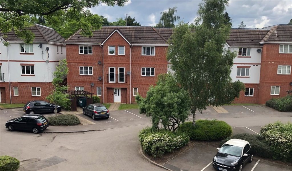 Room to rent in Yardley Wood Road, Birmingham Large Double Room