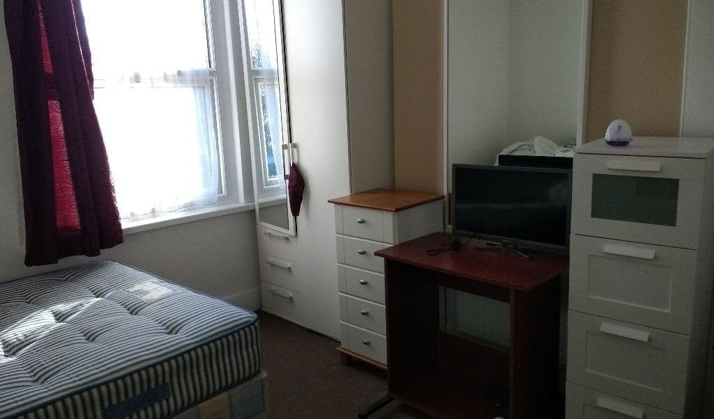 Room To Rent In Colombo Road Ilford Beautiful Double Room In Quiet And Neat House 540