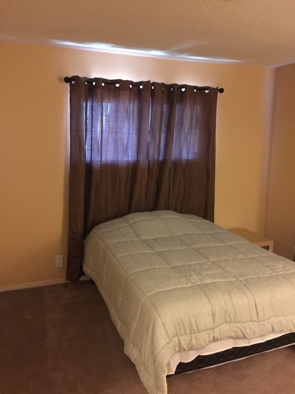 Room For Rent In East Banyan Lane Northeast Anaheim Large Furnished Room For Rent 800 Per Month All Utilities Included Available Now 800