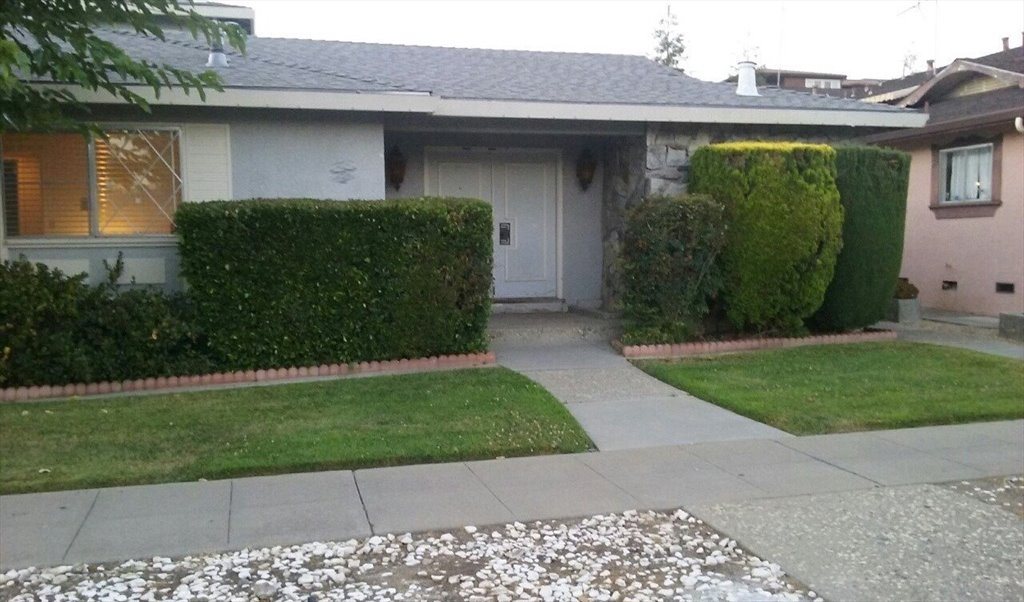 Room For Rent In Neal Avenue West San Jose Large Room For Rent In San Jose Ca August 2019 Female Preferred 1000 Per Month Utilities Incl