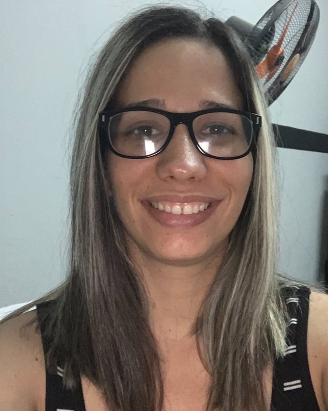 Roommate Montréal Laura Student Female 27 Roomgo