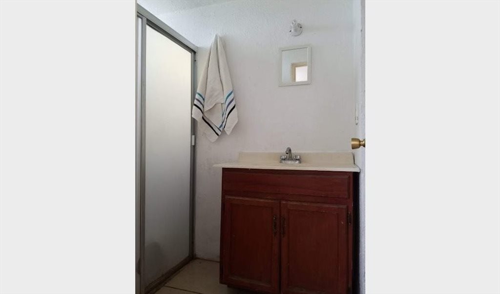 Cuarto con baño en Arboledas - SIN NOMBRE Número 1572, Bosques de La