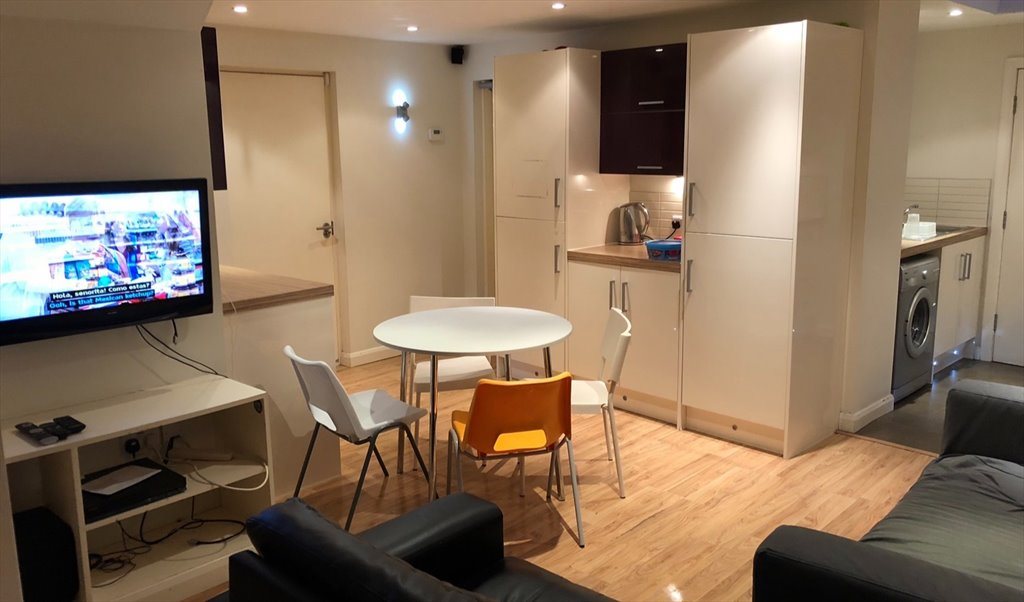 Room to rent in Charnock Street, Preston ROOMS AVAILABLE CALL NOW TO