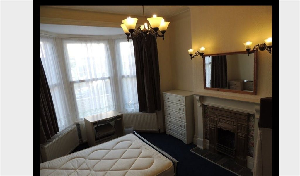 Room To Rent In Graham Road Wimbledon Bright Large Double Room Close To Wimbledon Station 700