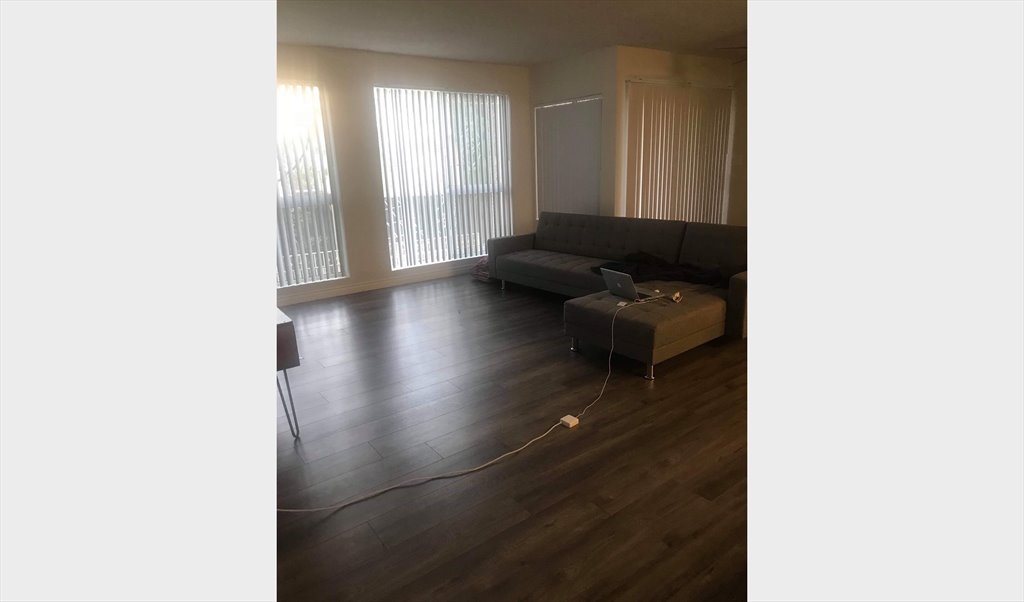 Room For Rent In North Flores Street Central La Bedroom Right By Melrose Place In West Hollywood Available In January 950