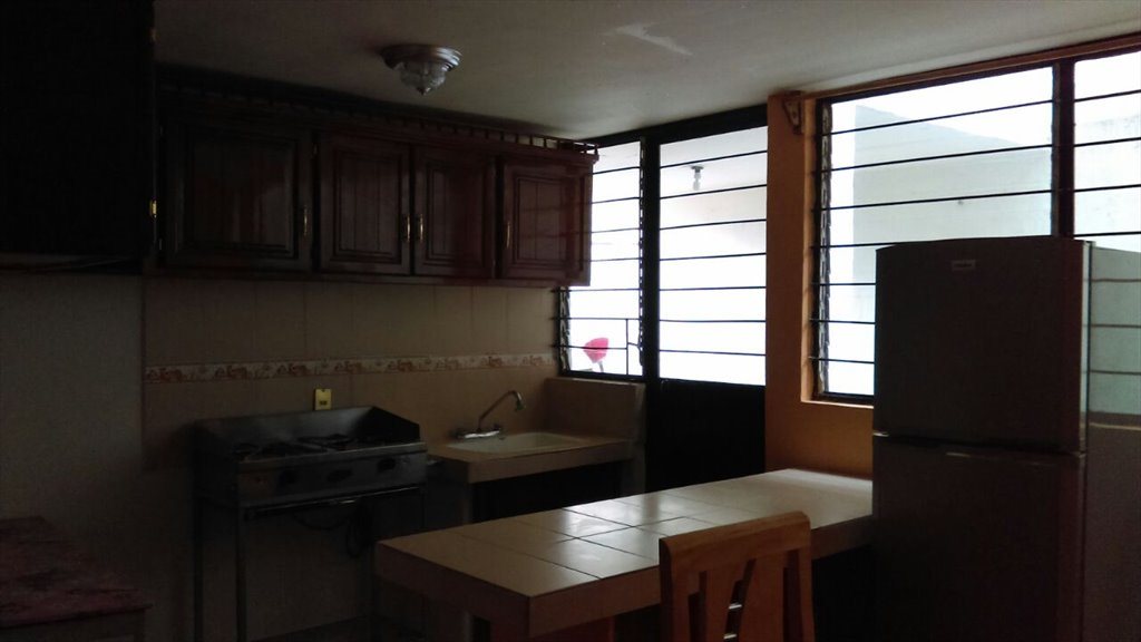 Cuarto amueblado y con todos los servicios - Calle Isla Zanzibar, El