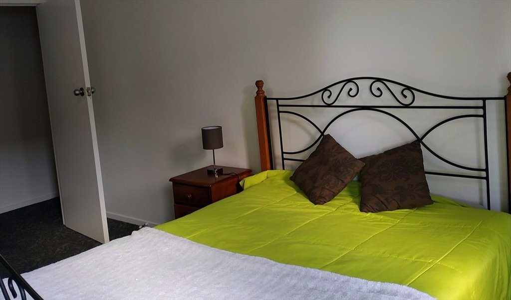 Room to rent in Velma Road, Hillcrest Furnished Large Double Bedroom