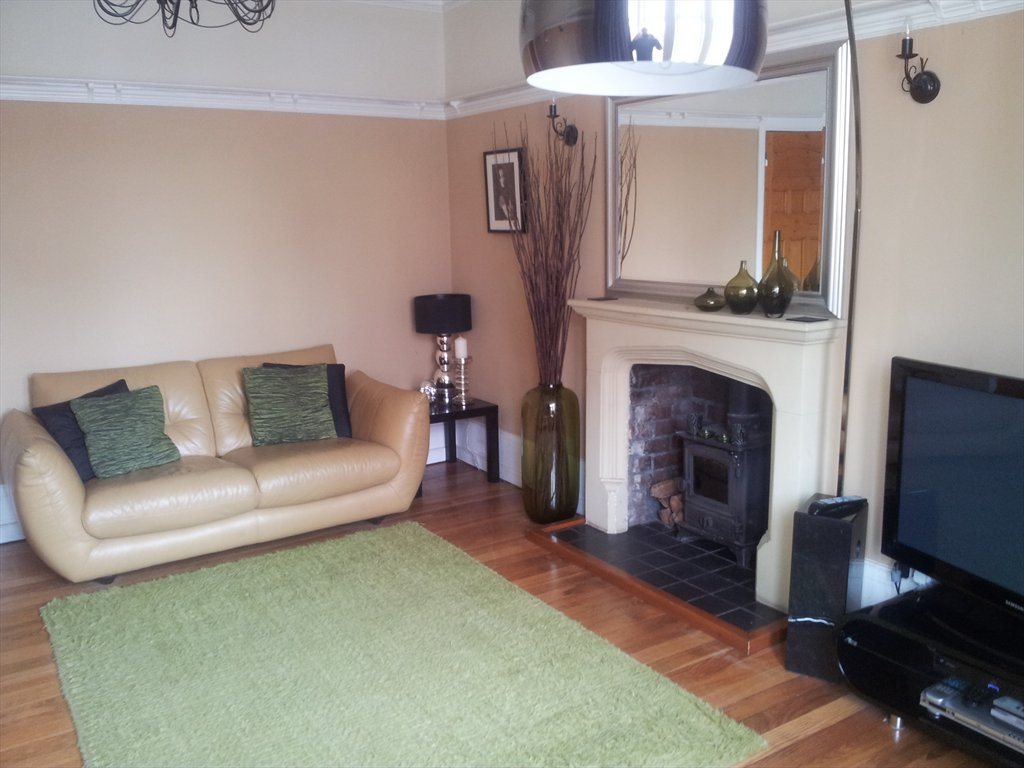 Room to rent in Lougher Gardens, Porthcawl Westover House, Porthcawl