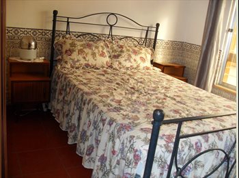 Roomgo PT - QUARTO Grande (para 2 pessoas) com muito Sol a 50metros da praia da Parede-Carcavelos (surf beaches), Lisboa - 450 € Por mês