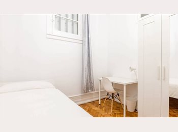Roomgo PT - Fully furnished and serviced room in bright central apartment, Lisboa - 550 € Por mês