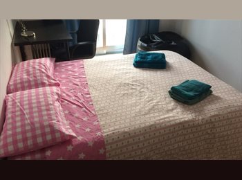 Roomgo PT - Sunny double bed near Polo University section, metro and bus transportation, Porto - 280 € Por mês