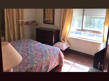 Roomgo PT - Aluga-se quarto amplo e luminoso pero do aeroporto e estação do oriente, Lisboa - 320 € Por mês