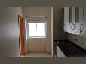 Roomgo PT - T0 (com separação da sala e da cozinha )com jardim privado, renovado e pintado , electrodomésticos r, Lisboa - 650 € Por mês