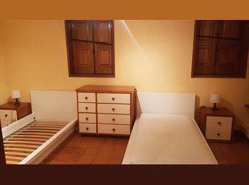 Roomgo PT - Quarto Duplo em casa com 4 Quartos, Porto - 250 € Por mês