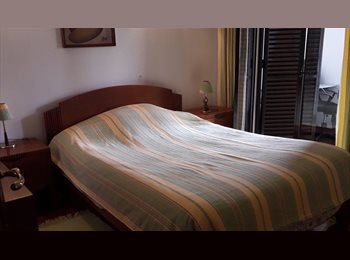 Roomgo PT - Arrendo quarto em Cascais a rapariga/estudante, Portugal - 350 € Por mês