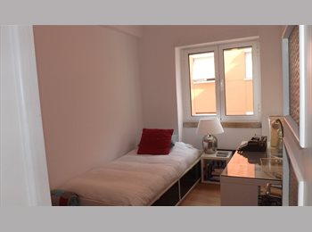 Roomgo PT - Quarto na zona central de Lisboa (Estefânia) a 2 minutos do metro, Lisboa - 450 € Por mês