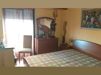Roomgo PT - Alugo quarto a menina estudante, Porto - 275 € Por mês