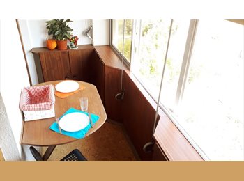 Roomgo PT - Alugam-se quartos para estudantes em apartamento T3, Lisboa - 300 € Por mês