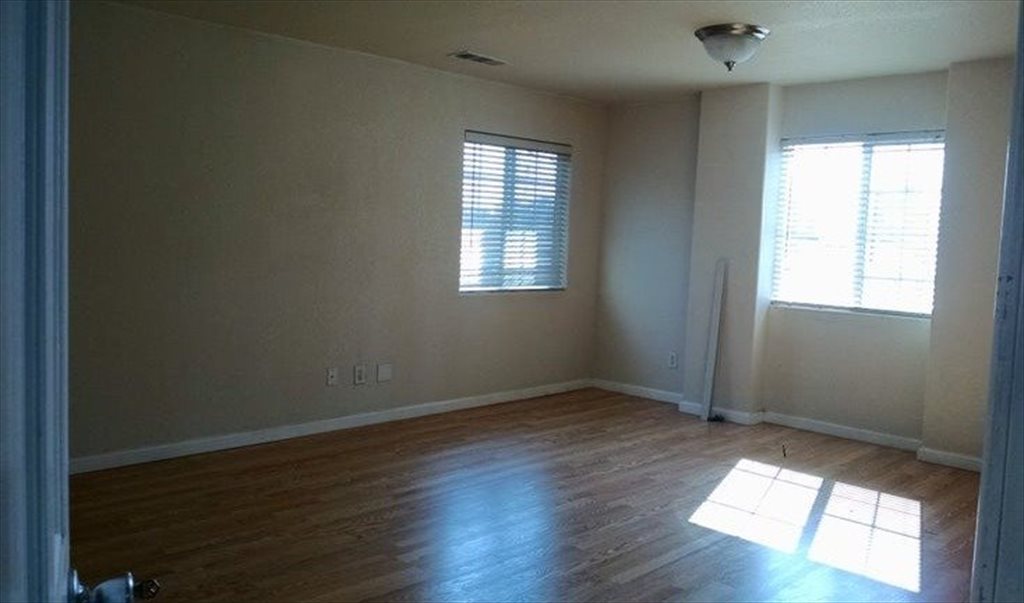 Room For Rent In East 1st Street Los Angeles Room For Rent Paid Utilities Dtla 4 Csula 2 Miles 800