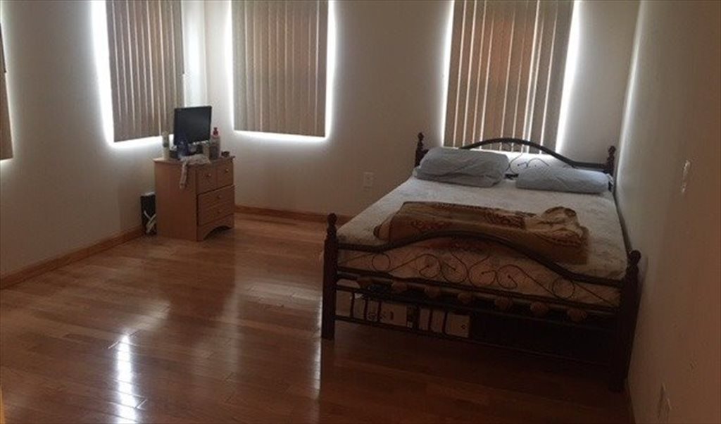 Room For Rent In 106th Street Queens Spacious Master Bedroom With Attached Bathroom 1400