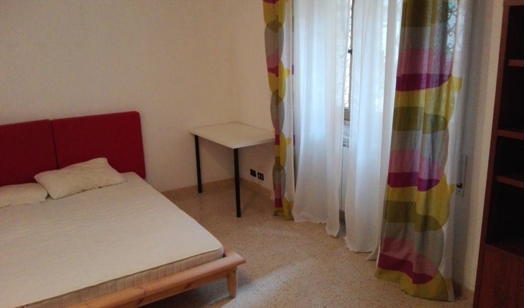 Stanze e Posti Letto in Affitto - Via Filippo Meda, Roma - Affittasi