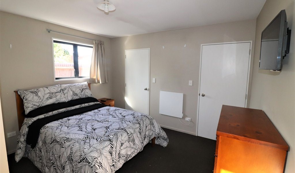 r325ap - cool room, cool flatmates!