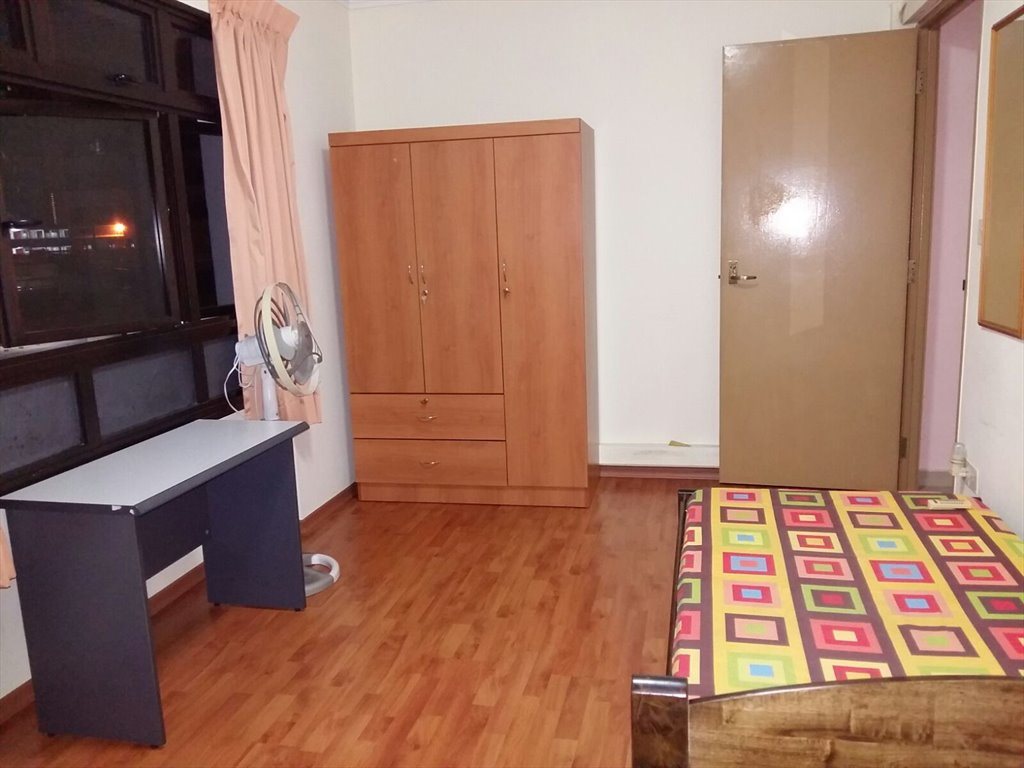 Room for rent in Redhill Road, Bukit Merah room for rent! Aircon wifi!