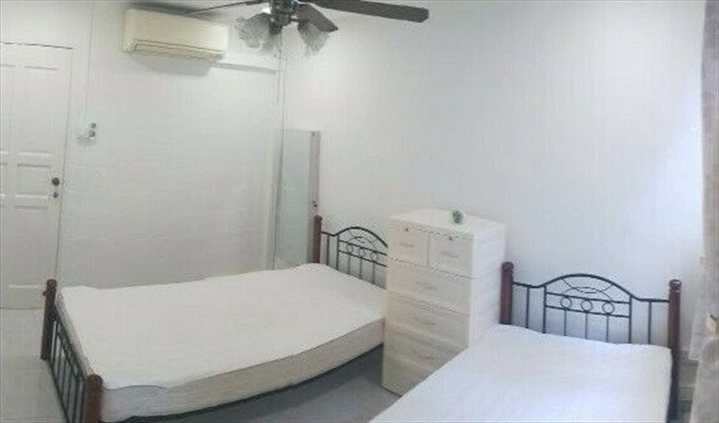 Room for rent in Yishun Avenue 5, Yishun Master room for rent! Aircon
