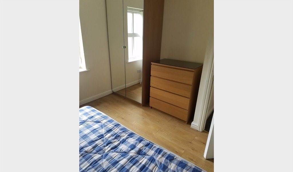 House Longsight In Bedroom To Rent 3 Manchester