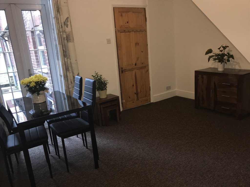 Room To Rent In North Street Luton Nice Bedroom In Luton Town Centre 350