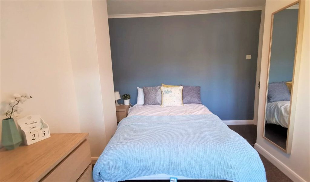 Room to rent in Hughenden Avenue, High Beautiful Large Rooms