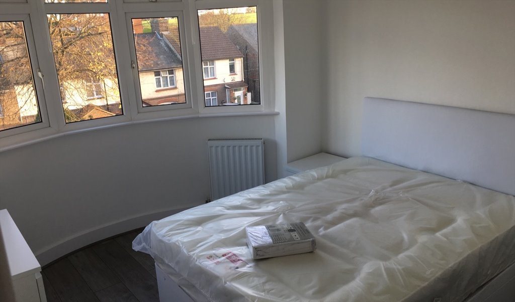 Room to rent in Crawley Green Road, Luton Luxury Double Rooms All