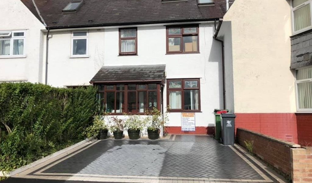 Room to rent in Fairwater Grove East, Cardiff CF52JU Fabulous