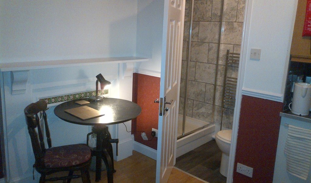 Room to rent in Springfield Road, Saint Leonardsonsea STUDIO ROOM