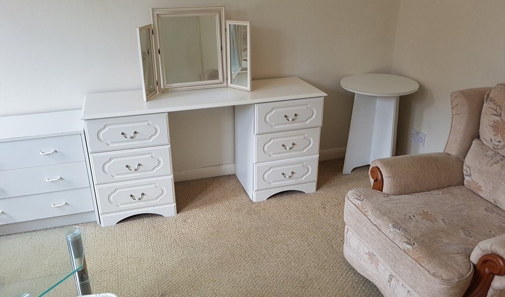 Room to rent in Newlyn Way, Portsmouth - Room to let