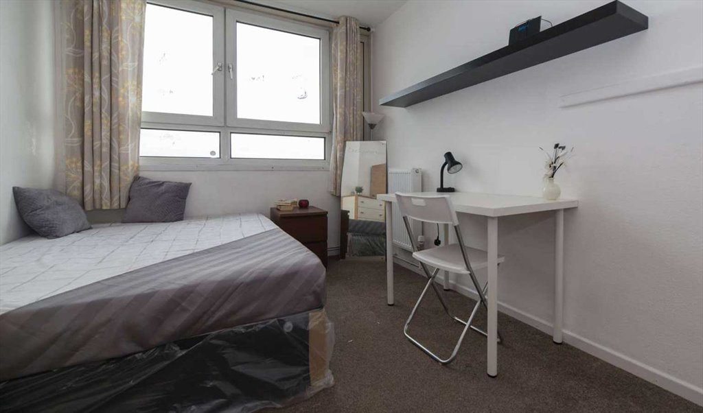Room to rent in Redcastle Close, London A beautiful Doubleroom