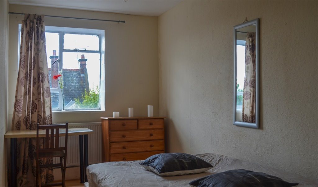 Room To Rent In Cricklewood Broadway London Great Double Room In Kilburn 650