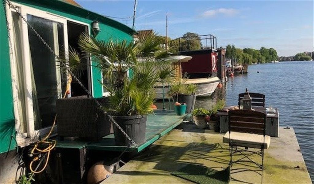 Room to rent in Lower Teddington Road, Hampton Wick Beautiful