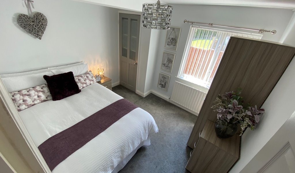 Room to rent in Devon Road, Luton ENSUITELUTON AIRPORT QUALITY ROOMS