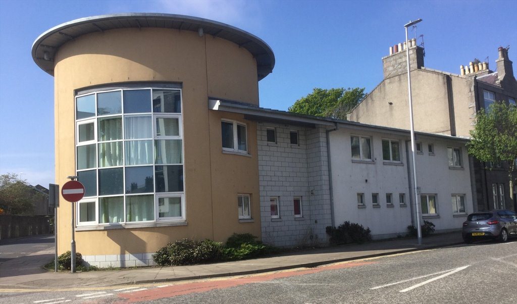 Room to rent in Willowbank Road, Aberdeen Spacious rooms available in