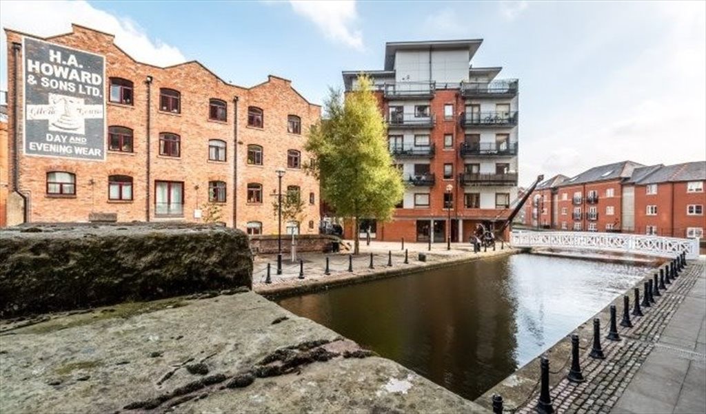 Room to rent in Ducie Street, Manchester Canalside Apartment in