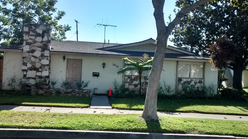 Room for rent in East Wilshire Avenue, Fullerton Close to Cal State