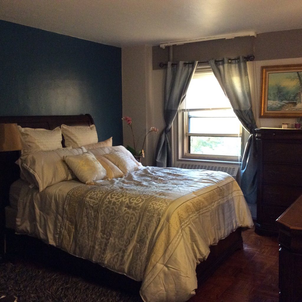 Room for rent in Fordham Hill Oval, Bronx Furnished Private Bedroom (LARGE, PRIVATE CLOSET