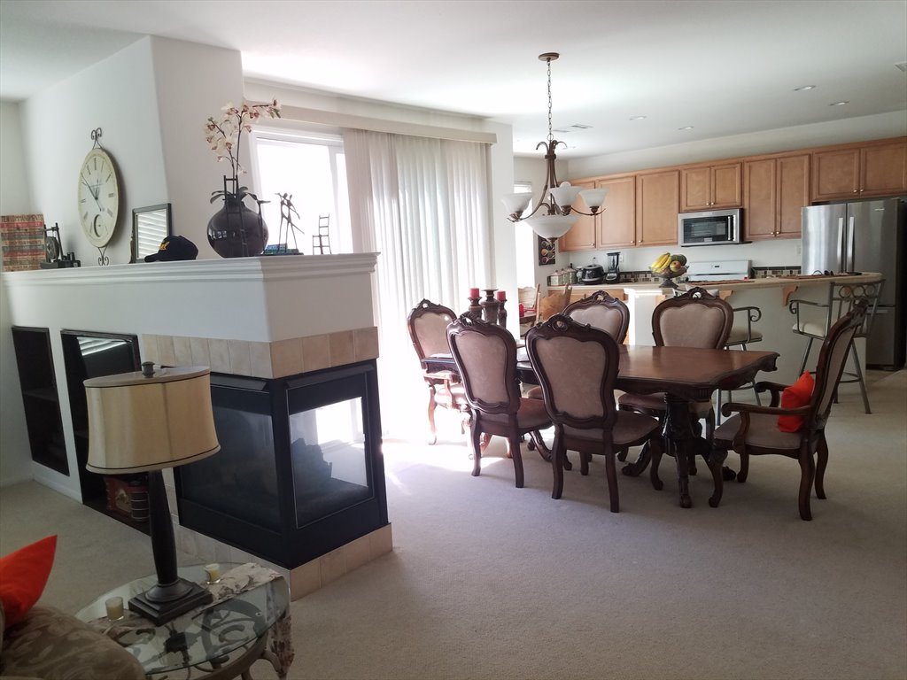 Room for rent in Porter Ranch Drive, Porter Ranch Luxury Room for Rent