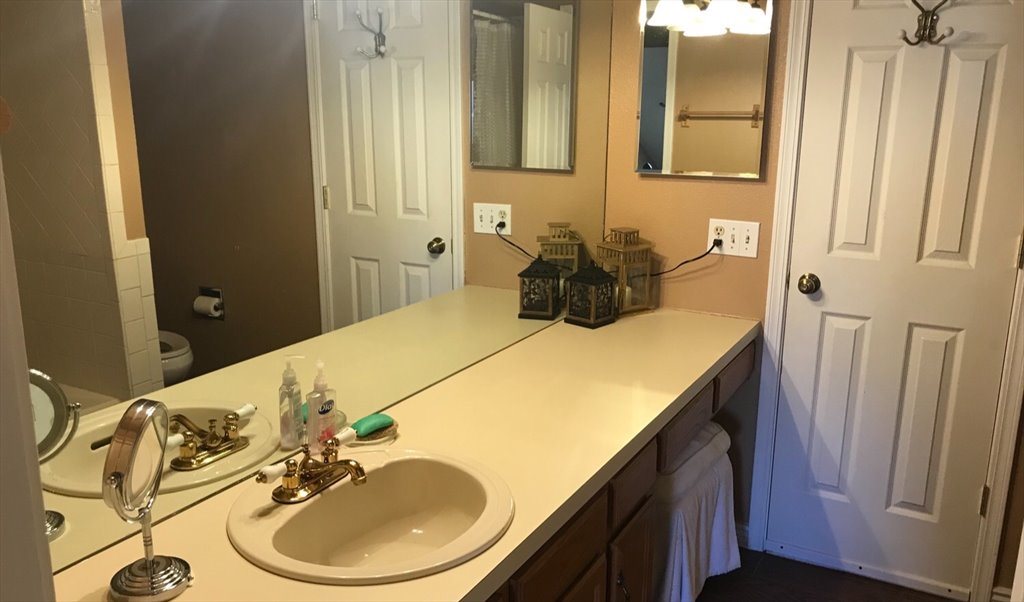 Room For Rent In South Hannibal Court Horseshoe Park Looking For Roommate Aurora Co 1000